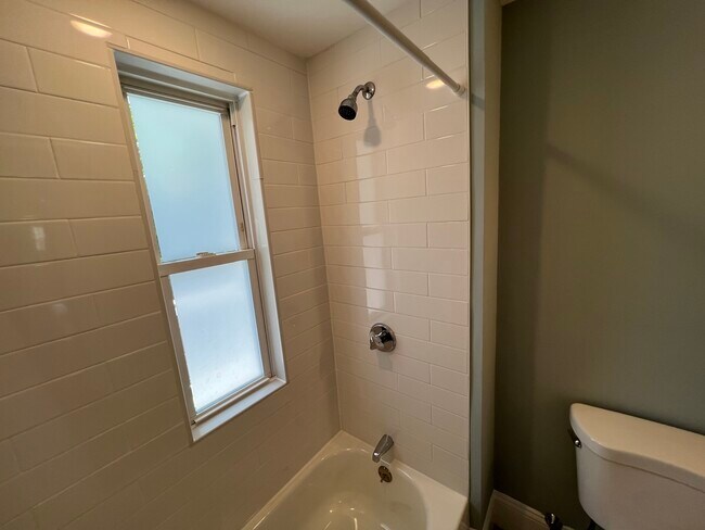 Building Photo - 33 Hancock St