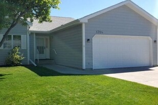 Building Photo - 1704 Wellington Pl