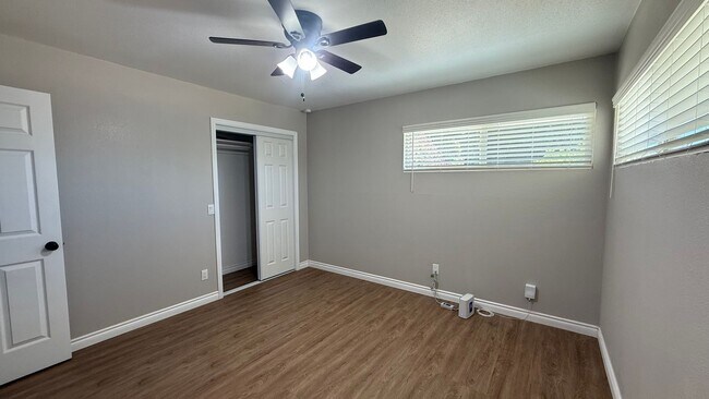 Building Photo - Beautiful Porterville Home! Available Now for Showing!