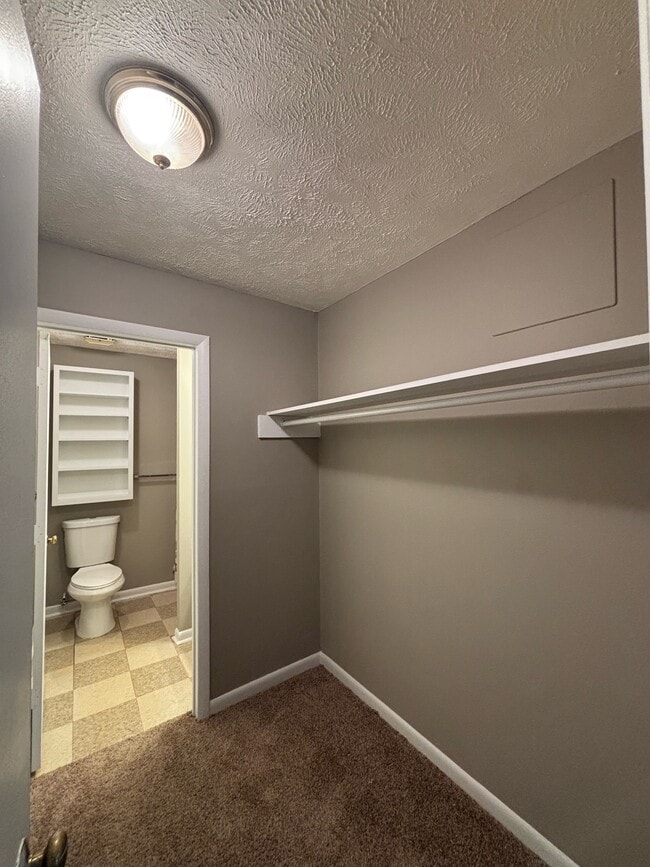 Building Photo - 1128 Southwood Dr