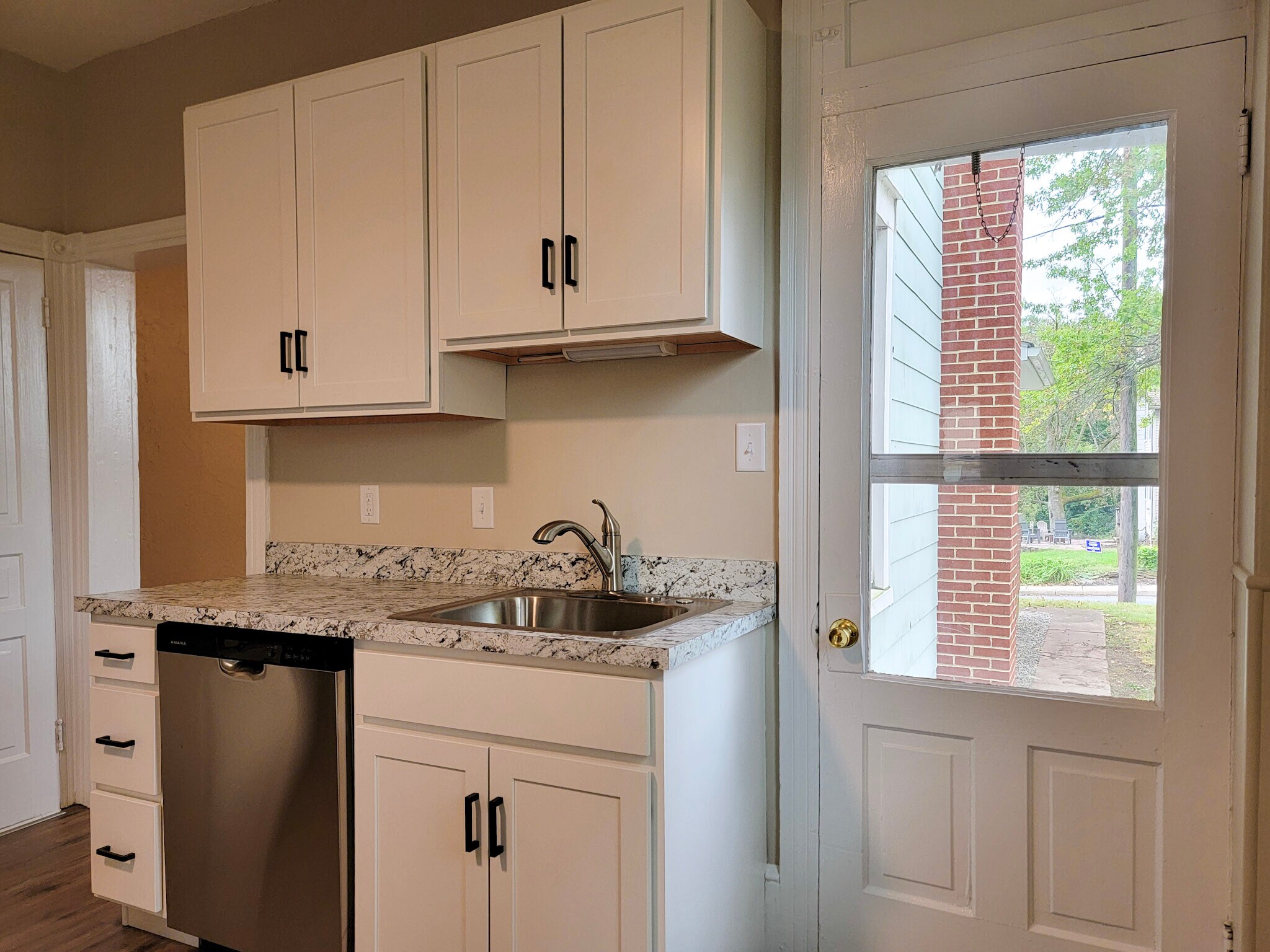 Building Photo - 97 N Reamstown Rd