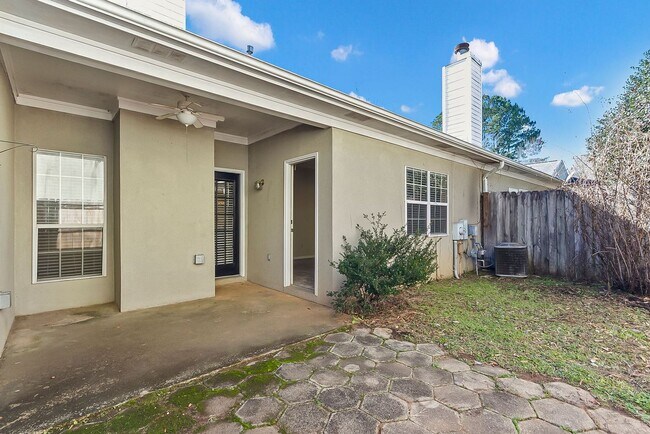 Building Photo - 2 Bed 2 Bath