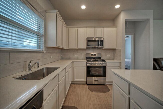 Building Photo - 913 Fortrose Ter