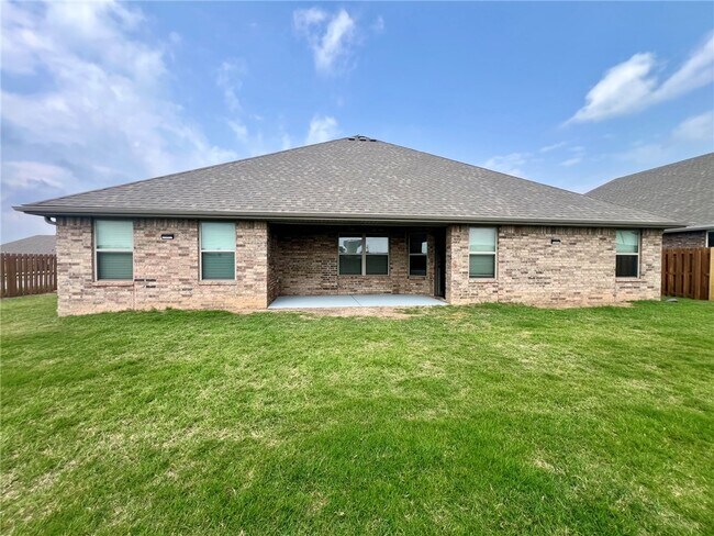 Building Photo - 2350 Cameo Ln