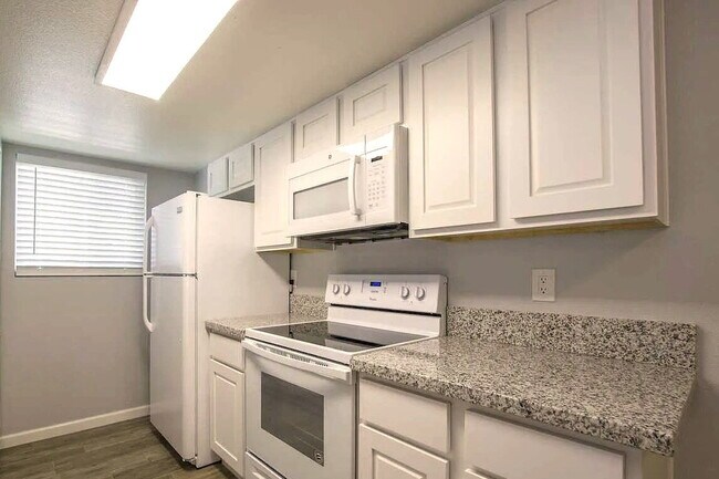 Building Photo - SPACIOUS EAST VALLEY LIVING IN PRIME MESA LOCATION WITH POOL ACCESS