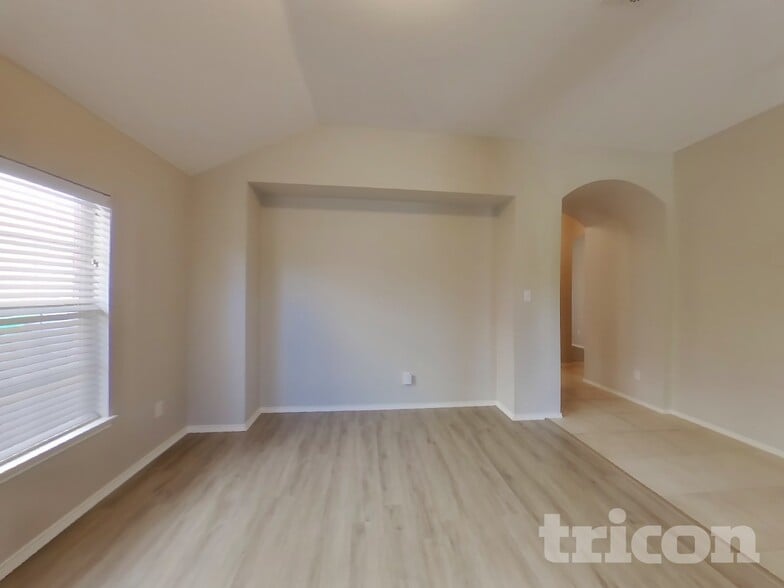 Building Photo - 369 Magnolia Dr