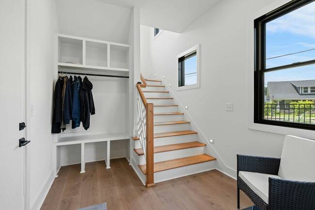 Building Photo - 1258 1st Ave S