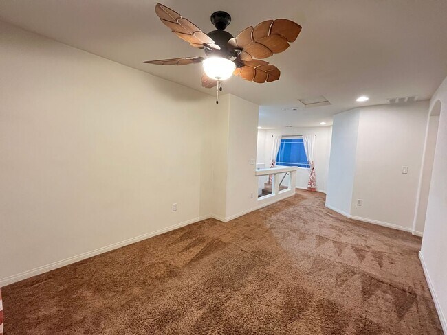 Building Photo - Desirable 4 Bedroom 2.5. Bathroom home in ...