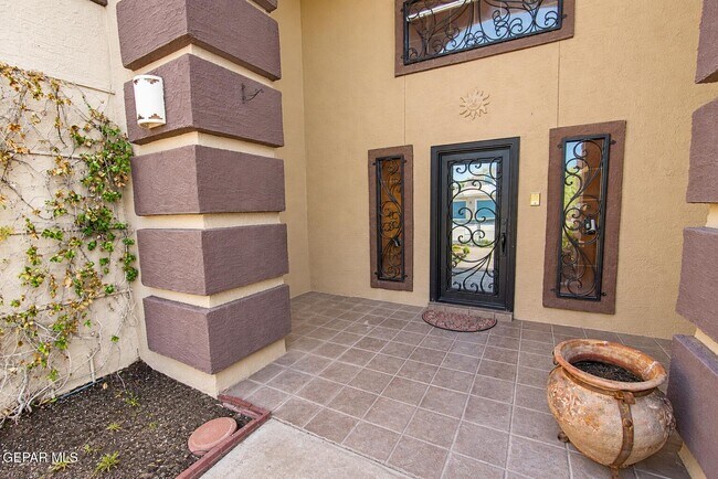 Building Photo - 6520 Grand Ridge Dr