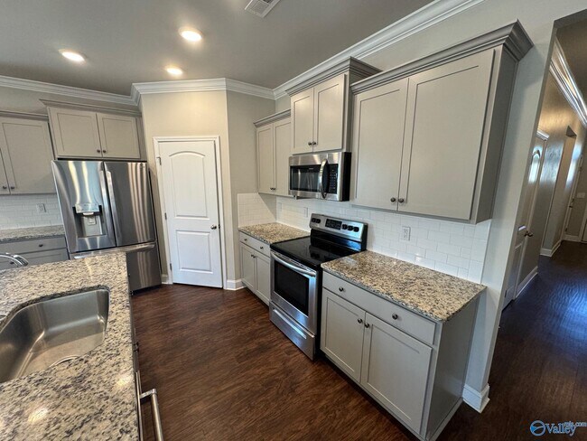 Building Photo - 341 River Rock Dr