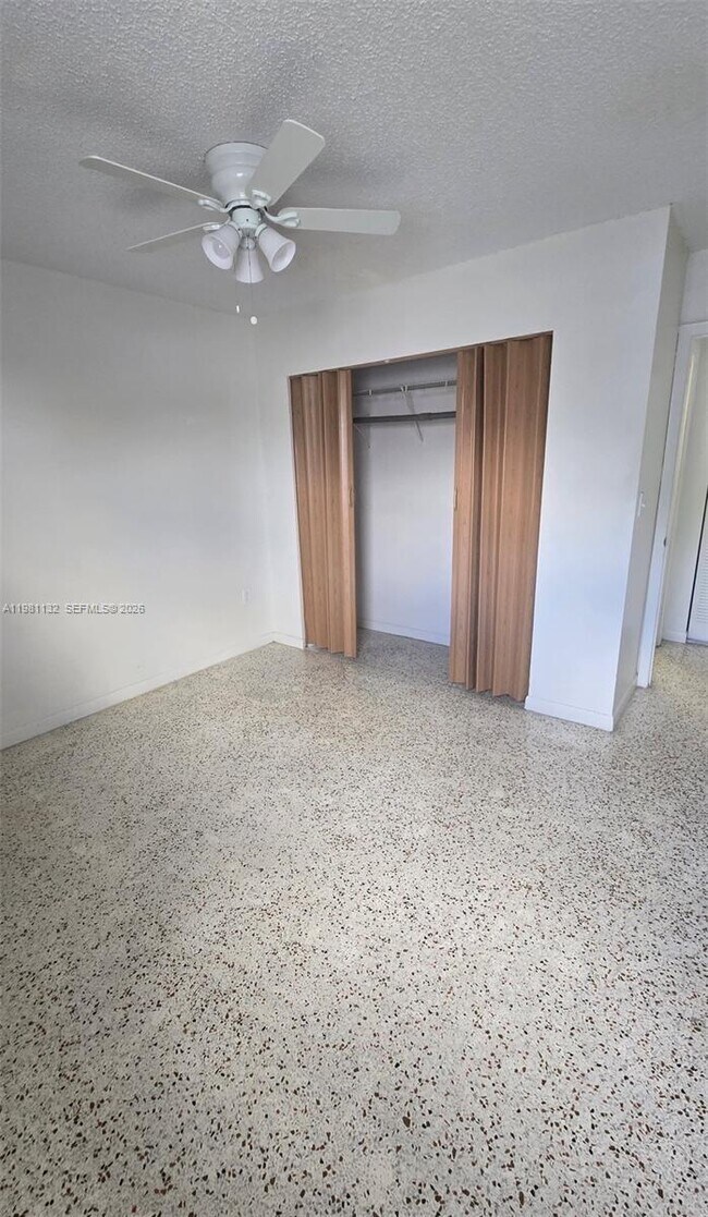 Building Photo - 142 SW 18th Ave