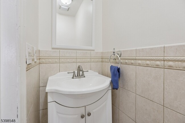 Building Photo - 360 Cotswold Pl