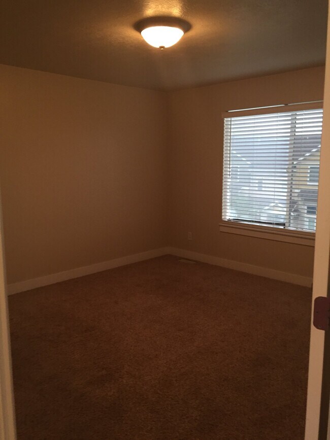 Building Photo - 1057 Garden Bend Pl
