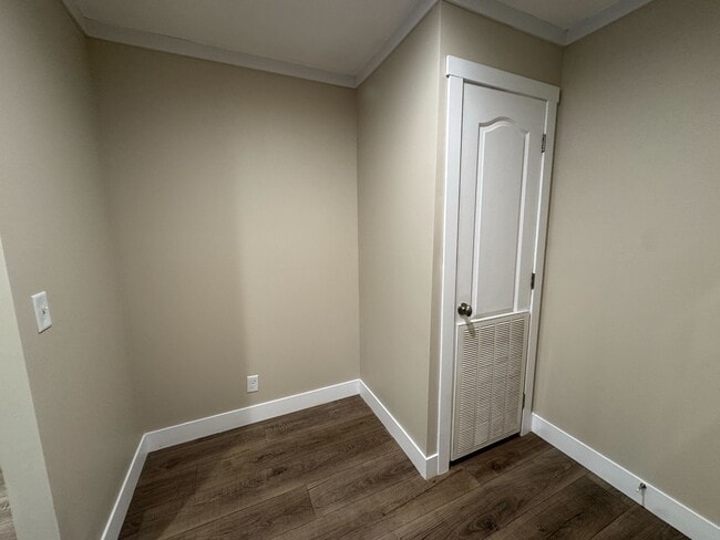 Building Photo - 48599 Lakeview E