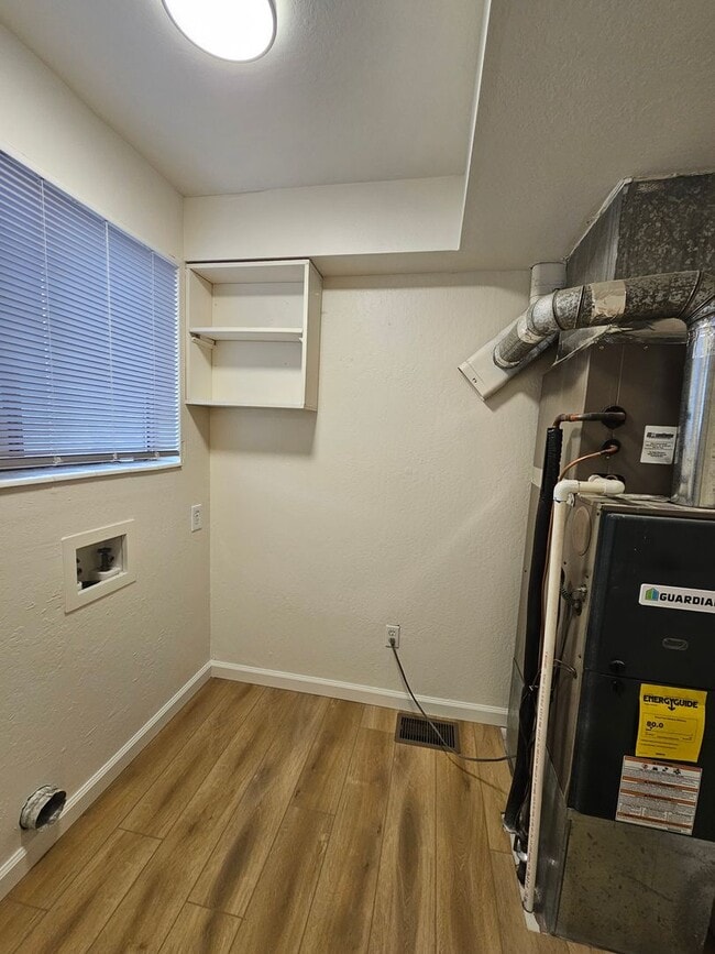 Building Photo - Newly Renovated Townhome Close To UNR - Central Air