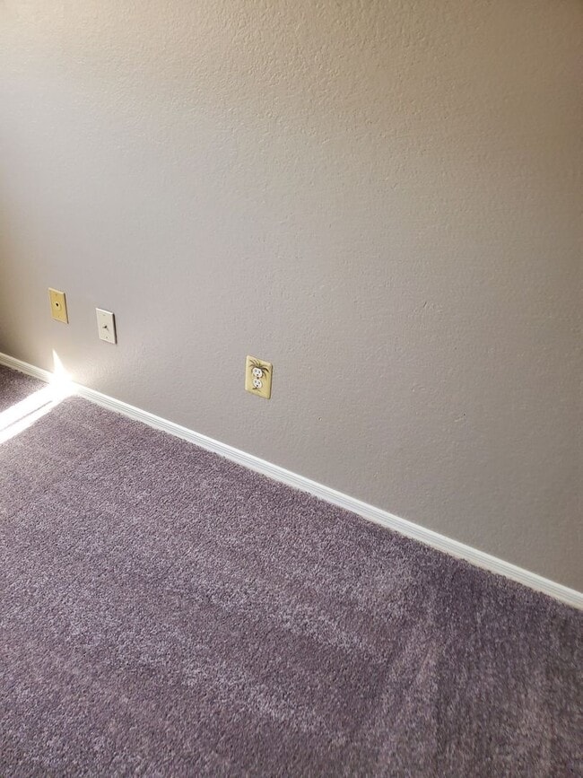 Building Photo - Ready to move in 3b 2b