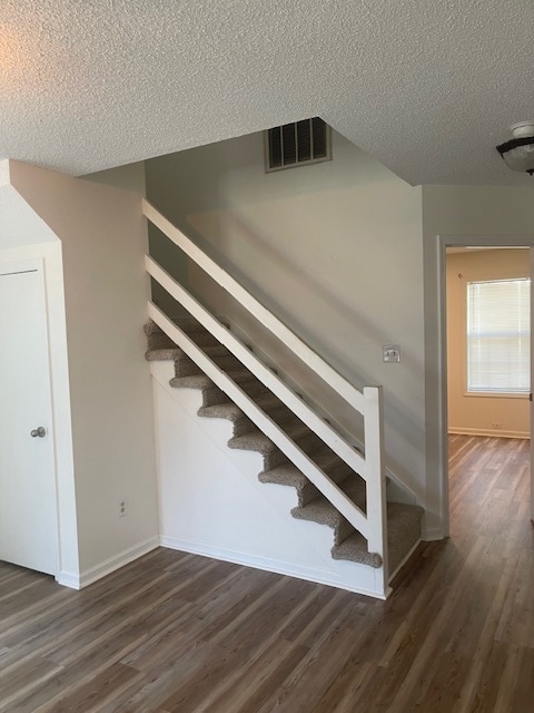 Building Photo - 137 Village Ct