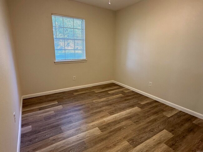 Building Photo - 9615 Comstock Rd