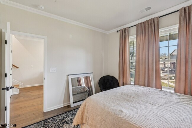 Building Photo - 21 Dahlia Dr