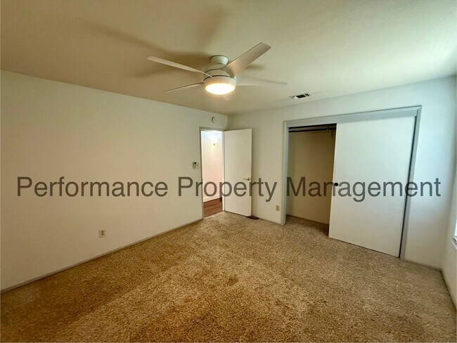 Building Photo - Beautiful 3 Bed/2 Bath NW Bakersfield Home w/ RBP/Pest Control, Pool & Solar