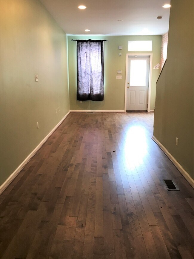 Building Photo - Charming 2 Bedroom/1.5 Bathroom Townhome in Remington, MD!