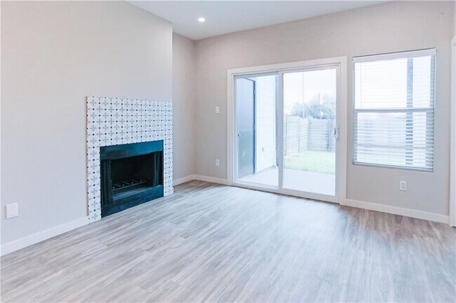 Building Photo - 9504 Menchaca Rd