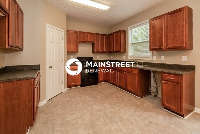 Building Photo - 4 Bedroom Pet-Friendly Home in Fairburn, GA with Main Street Renewal
