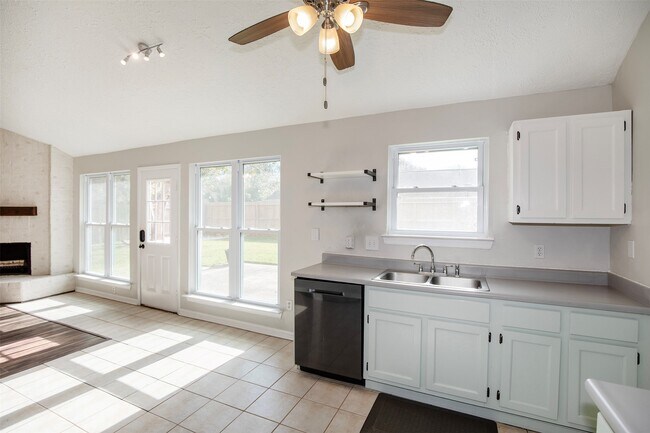 Building Photo - 5617 Fresh Meadow