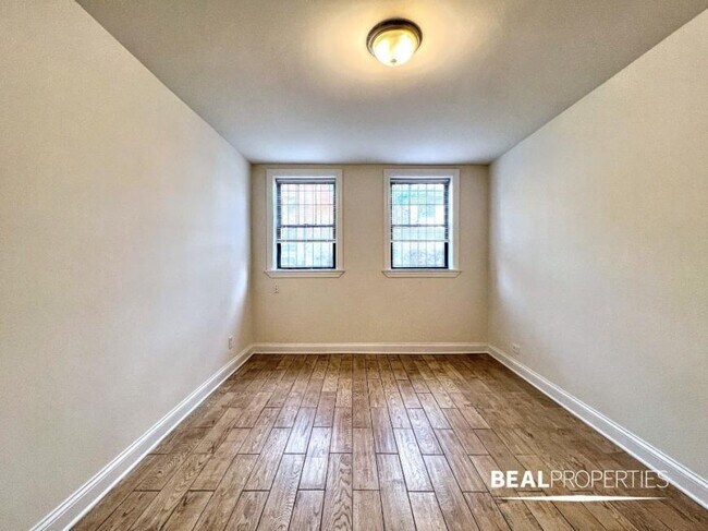 Primary Photo - 1 bedroom in CHICAGO IL 60613