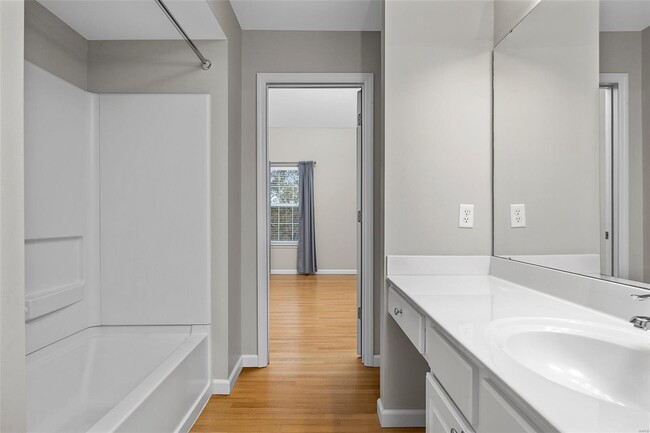 Building Photo - 432 Saravalle Dr