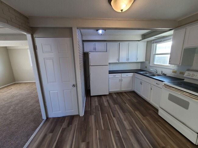 Building Photo - 2 Bedroom Home in Normal