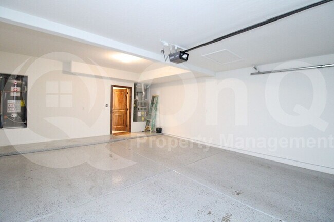 Building Photo - 563 E Krista Way