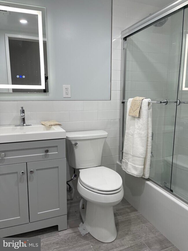 Building Photo - 519 G St SW