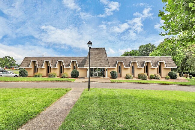 Building Photo - 1819 Sabrina Ct