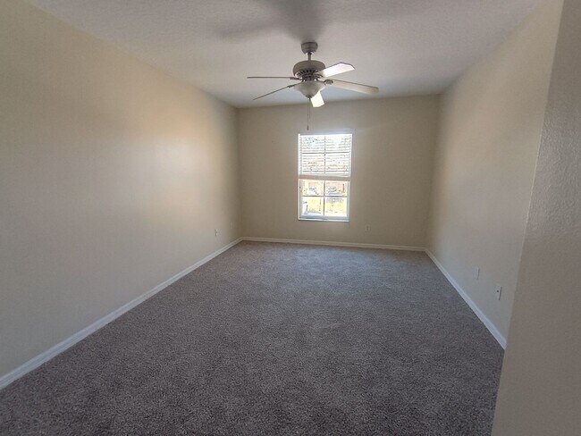 Building Photo - 3/2.5 Townhouse upgraded! UCF students welcome