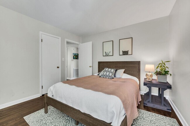 Building Photo - 3 Bedroom 1 Bath Donelson House by Two Riv...