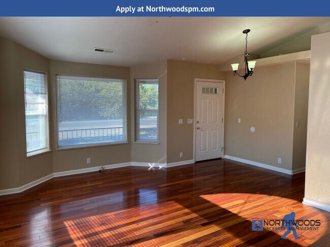 Building Photo - Beautiful 3 Bedroom 2 Bath Home