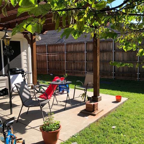 Building Photo - 1202 Defford Ln