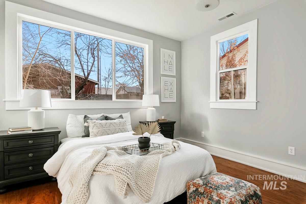 Building Photo - 2216 S Longmont Ave