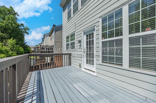 Building Photo - 221 Balaban Cir