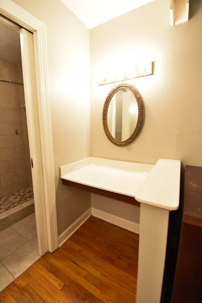 Building Photo - 3 Bedroom 2 Bathroom Home- Pets Considered