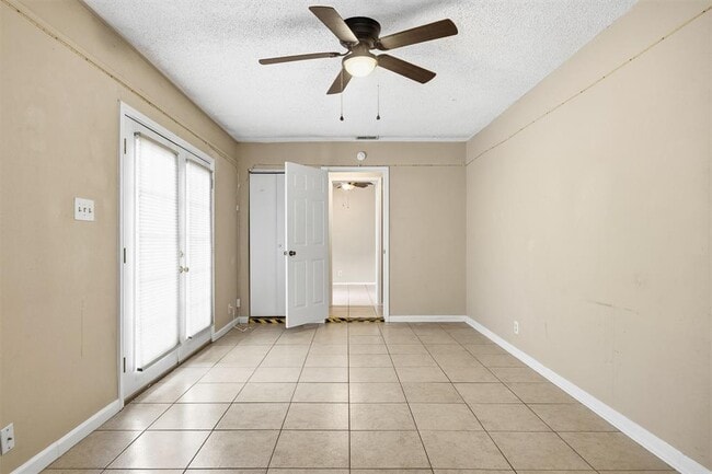 Building Photo - 2600 S Bagdad Rd