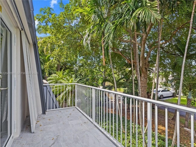 Building Photo - 651 S Mashta Dr