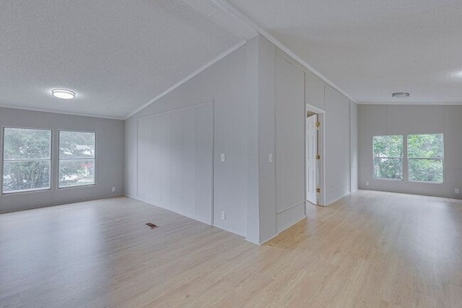 Building Photo - Fully Remodeled 4 Bedroom 2 Bath Home