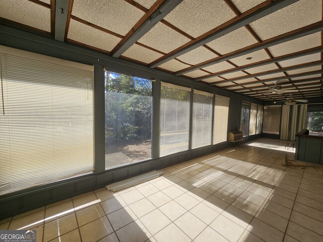 Building Photo - 96 Glencrest Dr