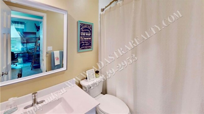 Building Photo - Beautiful Updated 3 Bed 3 Bath Home in Ove...