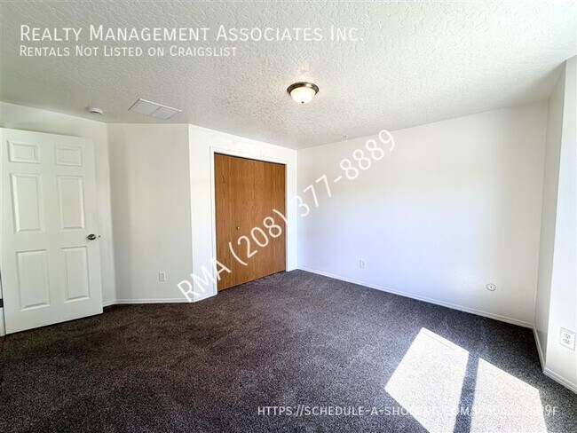 Building Photo - 2324 Yucca Pl