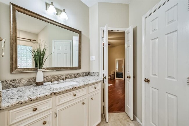 Building Photo - 16 Kelliwood Ct Cir