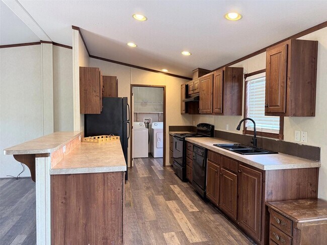 Building Photo - 157 Lakeside Dr
