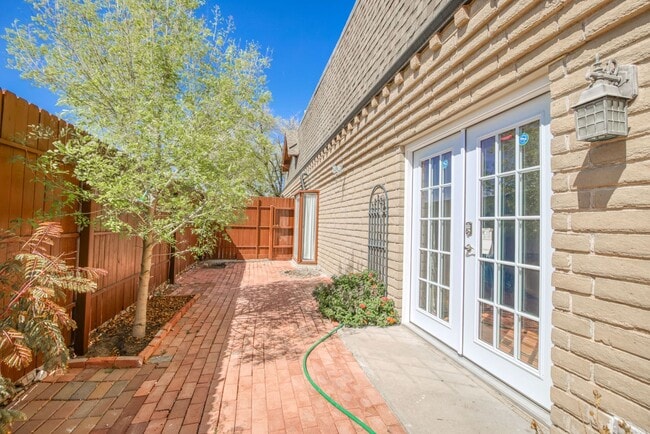 Building Photo - (Completely Furnished) Beautiful 1 bed/1 bath Apartment. With Pool  in the premises.